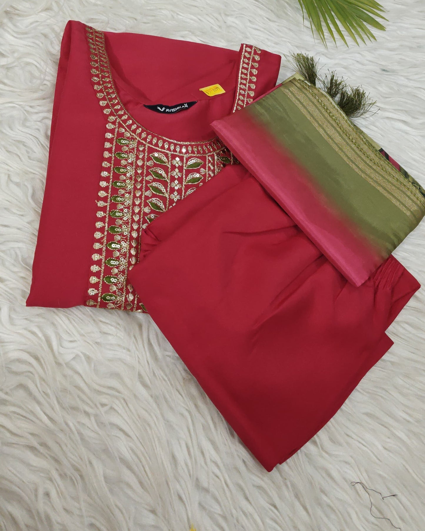 Elegant Festive 3-Piece Set